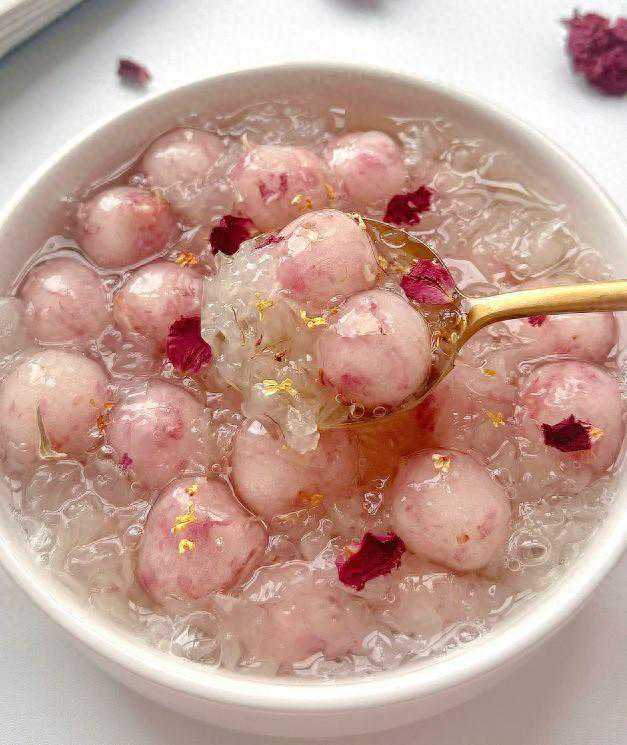 银耳羹遇上瑰丸子，营养满分！