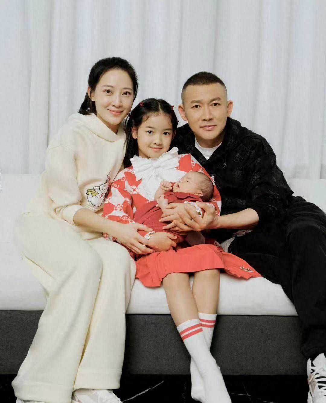 狗爱胜过情缘？张佩华爱犬心创伤！