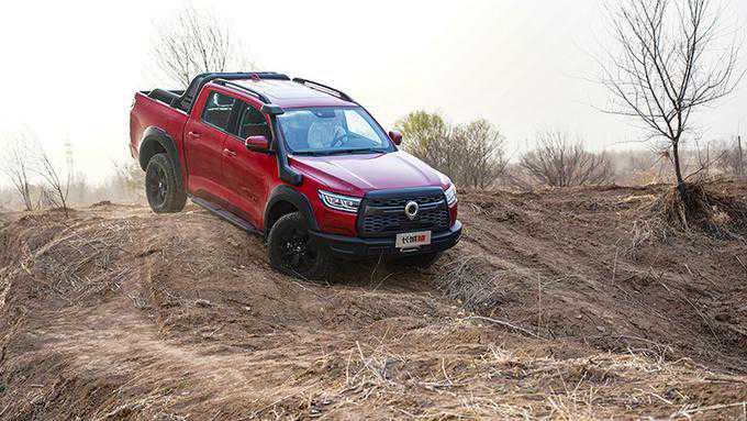 抢先试驾，三把锁＋坦克调头＋蠕行模式，这车卖20万，谁还买山猫