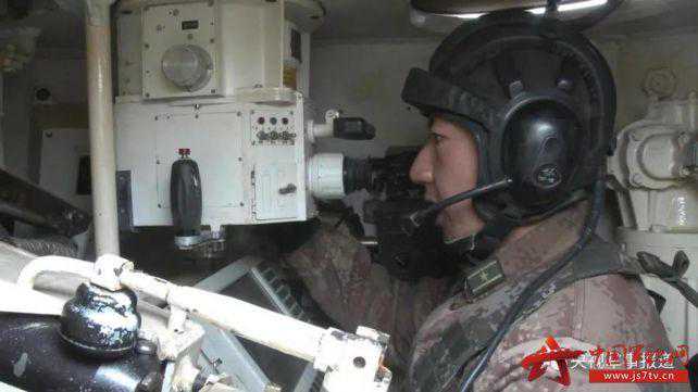 新型部队怎么训？一场合成装甲力量城市攻防演练来回答