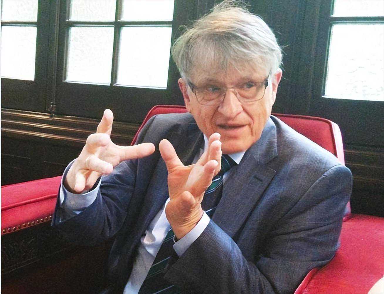 诺贝尔奖得主用量子理论证明灵魂不灭,人死后变特殊形态,回归宇宙