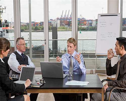 以为狗狗要吃鱼，最后看到他的行为后，暖哭了