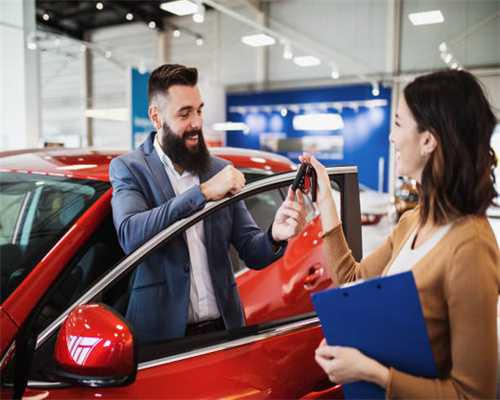 猫咪“抱大腿”的行为，其实有这些意思，可惜很多宠主不懂