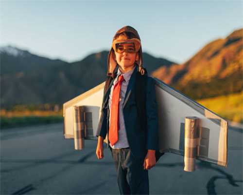 门铃一响狗狗就狂叫不止，这是天性,它只是想保护自己的家人