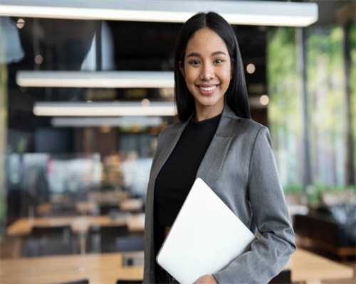 一起教会狗狗游泳吧！ 你没听错，你得教狗狗游泳