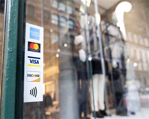 家里的猫突然呕吐拉肚子，竟发现，喝水的碗里十几条恶心的虫子